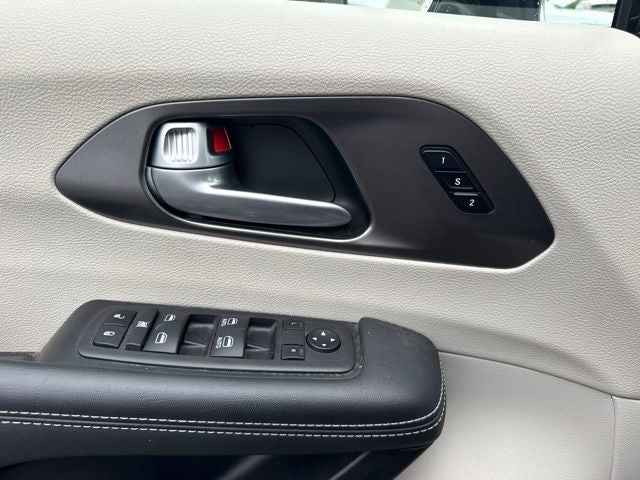 2024 Chrysler Pacifica Touring L STOW N GO SEATING