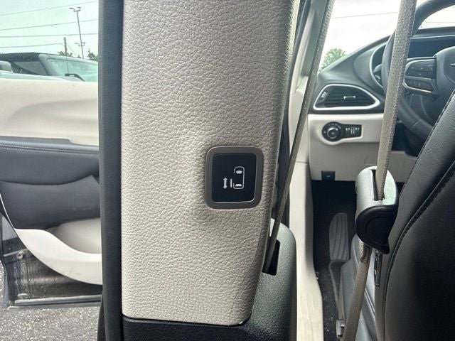 2024 Chrysler Pacifica Touring L STOW N GO SEATING