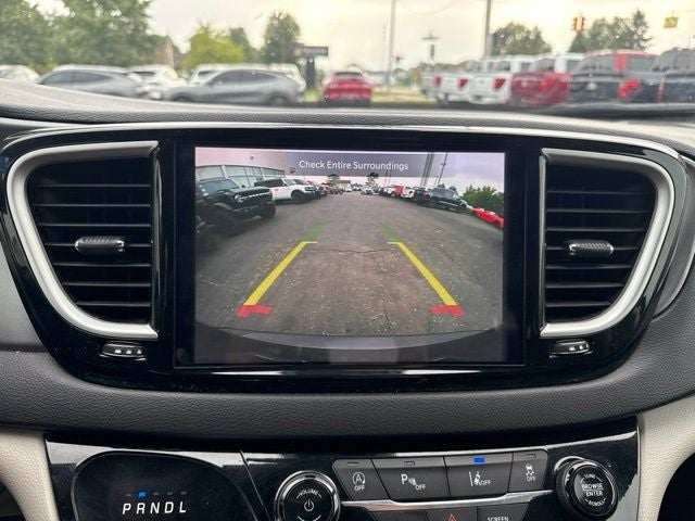 2024 Chrysler Pacifica Touring L STOW N GO SEATING