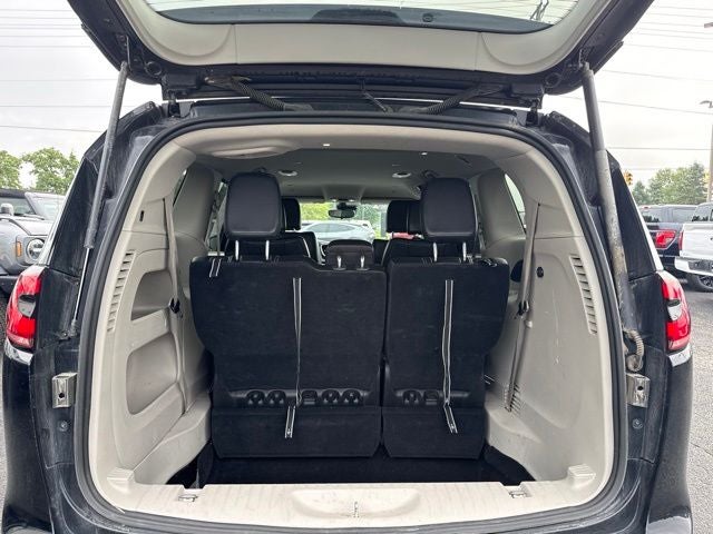 2024 Chrysler Pacifica Touring L STOW N GO SEATING