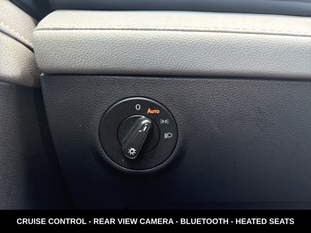 2024 Volkswagen Taos 1.5T SE ONE OWNER