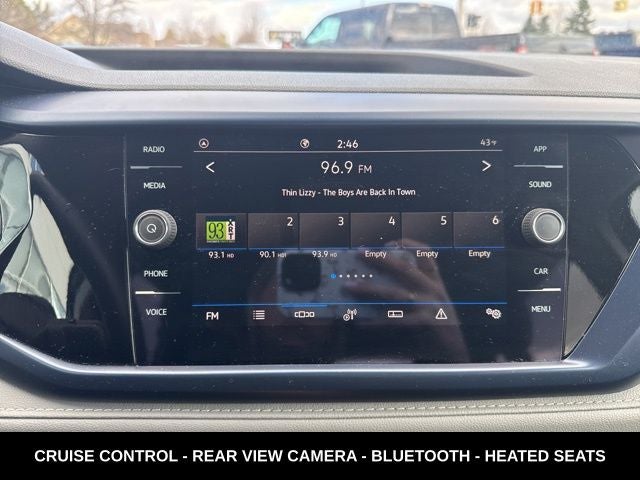 2024 Volkswagen Taos 1.5T SE ONE OWNER