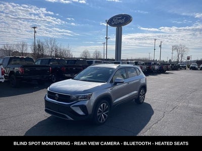 2024 Volkswagen Taos 1.5T SE ONE OWNER