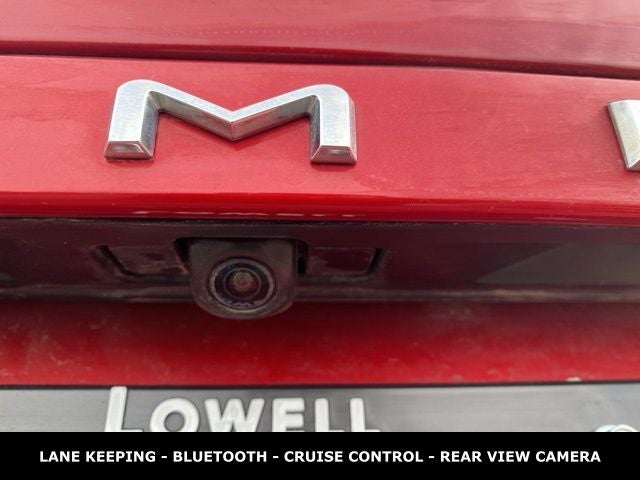 2020 Toyota Camry SE 39 MPG