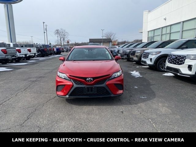2020 Toyota Camry SE 39 MPG