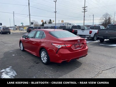 2020 Toyota Camry SE 39 MPG