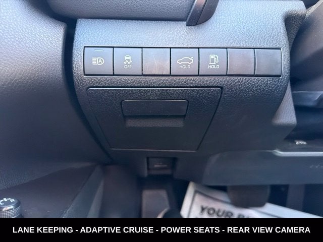 2022 Toyota Camry SE LOW MILEAGE LOCAL TRADE