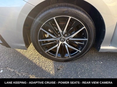 2022 Toyota Camry SE LOW MILEAGE LOCAL TRADE