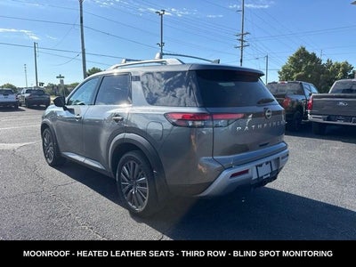 2023 Nissan Pathfinder SL