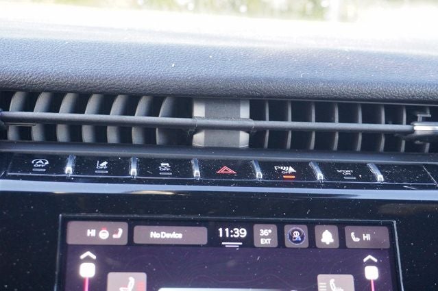 2023 Jeep Grand Cherokee Altitude ParkView Rear Back-Up Camera & Radio: Uconnect 5 w