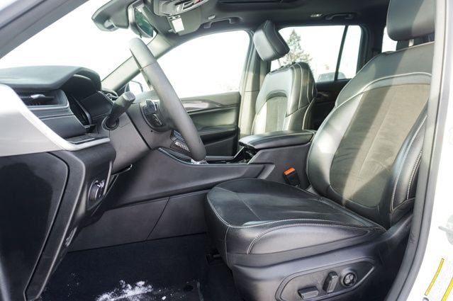 2023 Jeep Grand Cherokee Altitude X Power Sunroof & Radio: Uconnect 5 w/8.4" Display &