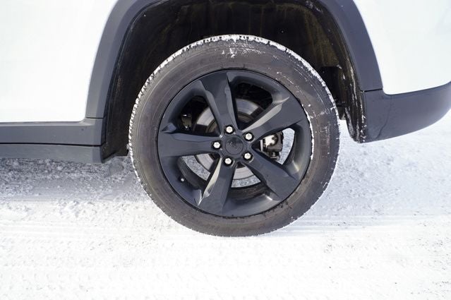 2023 Jeep Grand Cherokee Altitude X Power Sunroof & ParkView Rear Back-Up Camera