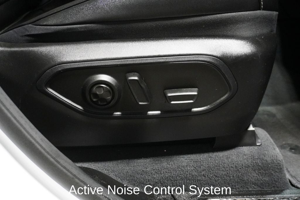 2023 Jeep Grand Cherokee Limited Navigation System & Surround View Camera System