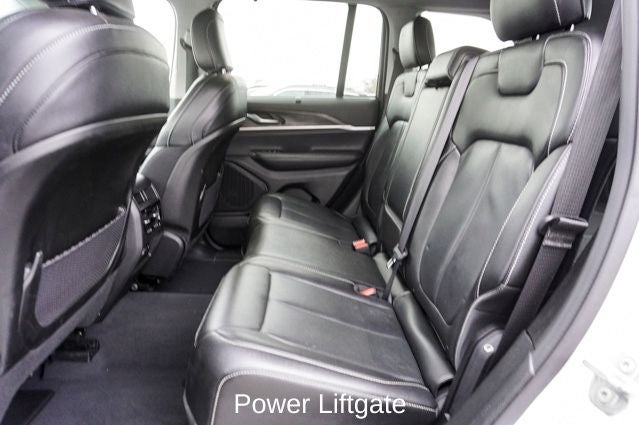 2023 Jeep Grand Cherokee Limited Blackout Package with Navigation