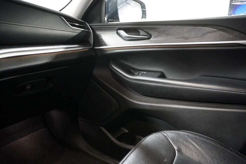 2023 Jeep Grand Cherokee Limited Navigation System & Radio: Uconnect 5 Nav w/10.1"