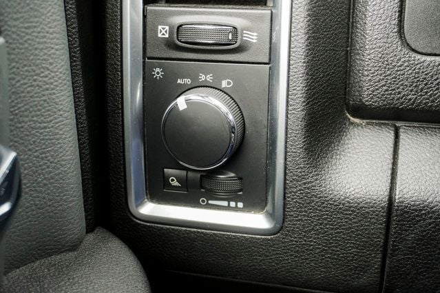 2022 RAM 1500 Classic SLT Apple CarPlay & ParkView Rear Back-Up Camera