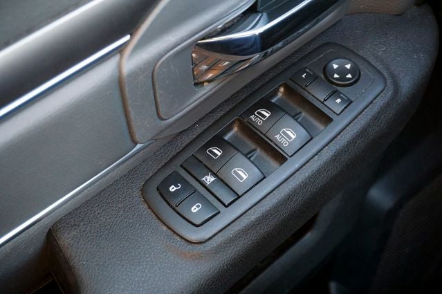 2022 RAM 1500 Classic SLT Integrated Voice Command w/Bluetooth & ParkView Re