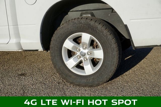 2022 RAM 1500 Classic SLT Integrated Voice Command w/Bluetooth & ParkView Re