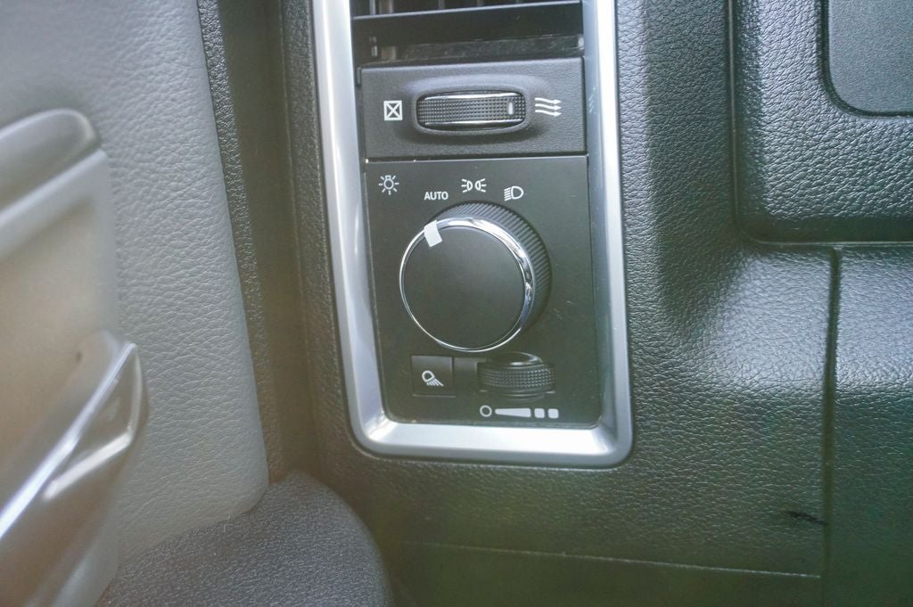 2023 RAM 1500 Classic SLT Integrated Voice Command w/Bluetooth & ParkView Re