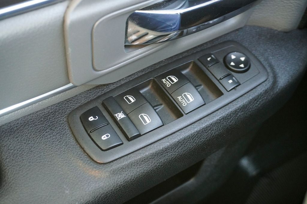 2023 RAM 1500 Classic SLT Integrated Voice Command w/Bluetooth & ParkView Re