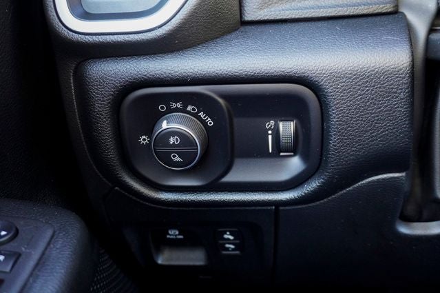 2022 RAM 1500 Big Horn/Lone Star Navigation System & ParkView Rear Back-Up Camera