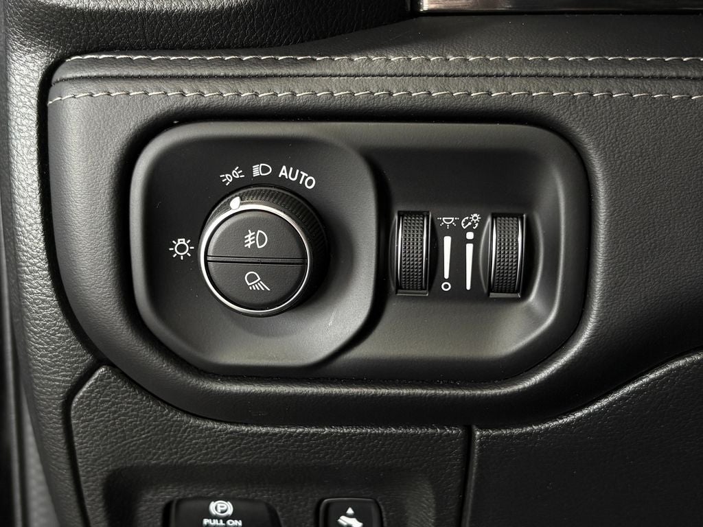 2023 RAM 1500 Limited Panoramic Sunroof