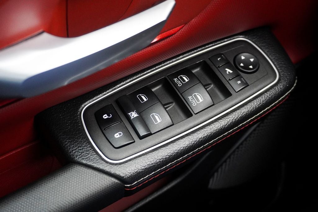 2023 RAM 1500 Rebel 12" Touchscreen Display & Apple CarPlay/Android Au