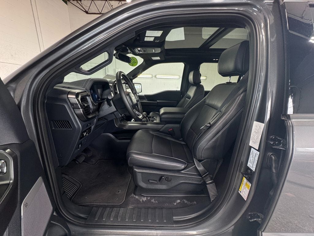 2025 Ford F-150 Lariat Navigation system