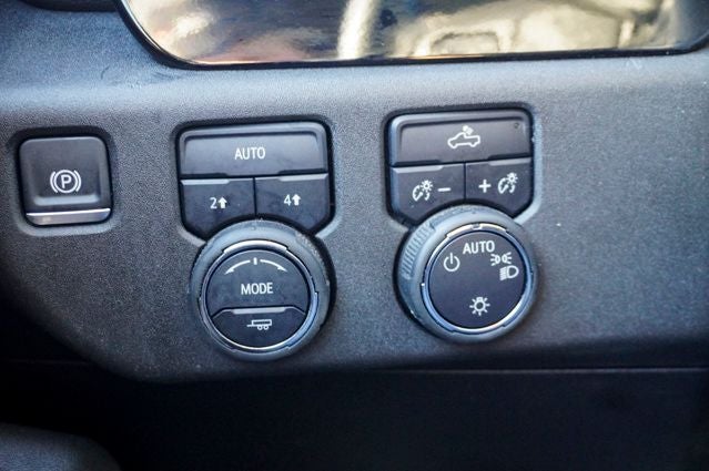 2025 Chevrolet Silverado 1500 LT Navigation System & Apple CarPlay/Android Auto