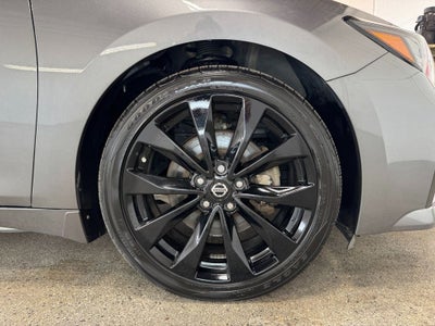 2021 Nissan Maxima SR Power moonroof