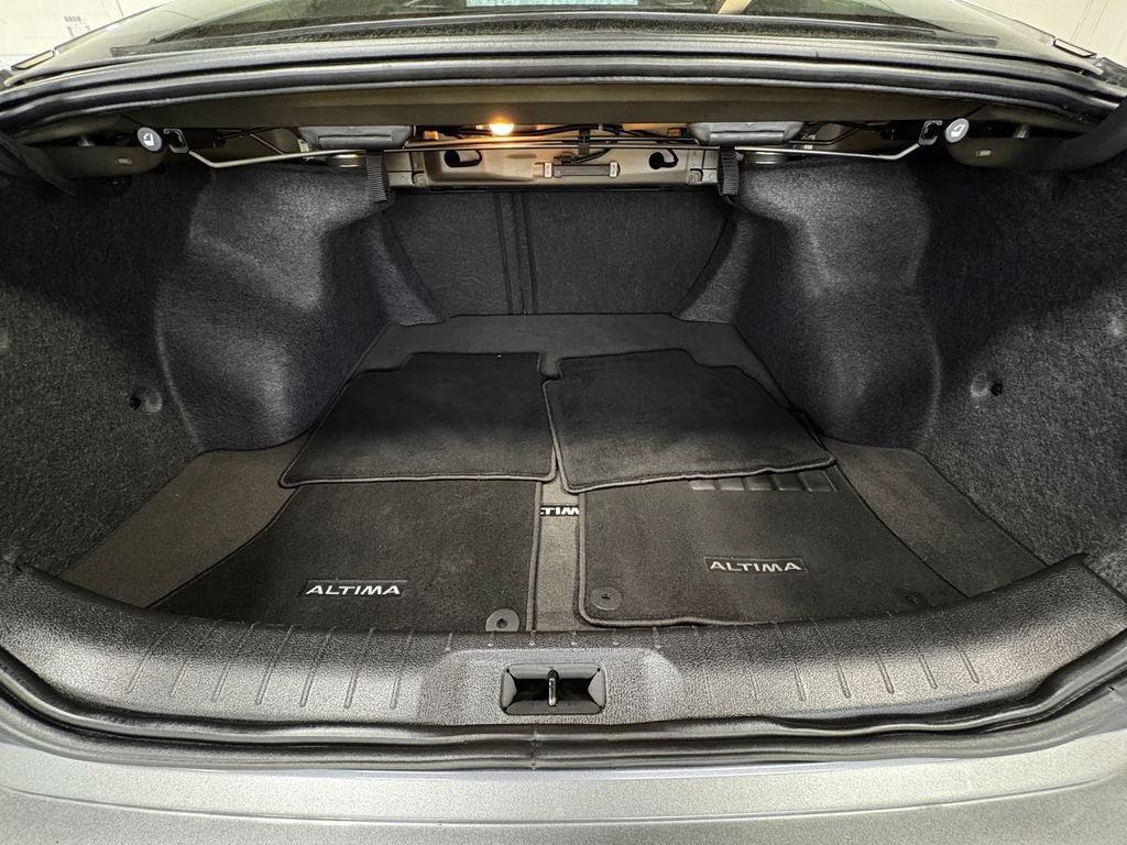 2024 Nissan Altima 2.5 SV NissanConnect featuring Apple CarPlay