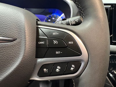 2025 Chrysler Pacifica Select Radio: Uconnect 5 with 10.1" Display