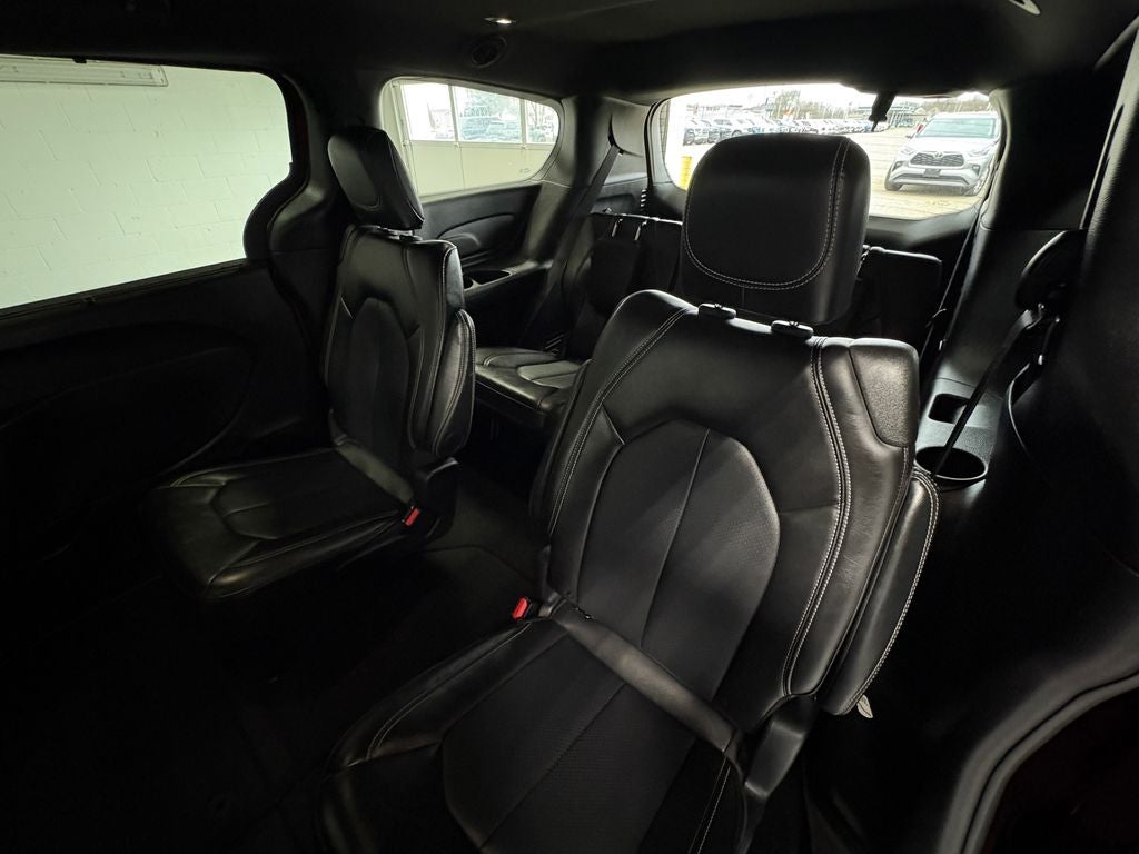 2025 Chrysler Pacifica Select Radio: Uconnect 5 with 10.1" Display