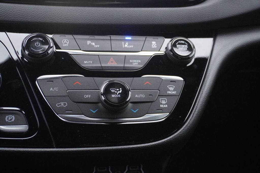 2026 Chrysler Voyager LX