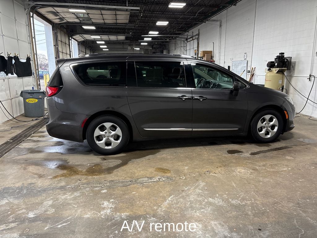 2017 Chrysler Pacifica Touring L Plus