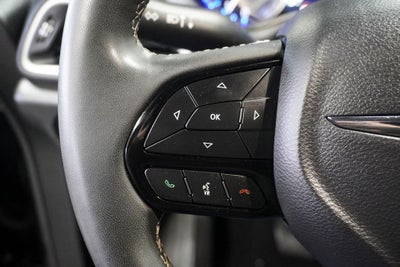 2023 Chrysler Pacifica Touring Apple CarPlay/Android Auto