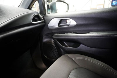 2023 Chrysler Pacifica Touring Apple CarPlay/Android Auto