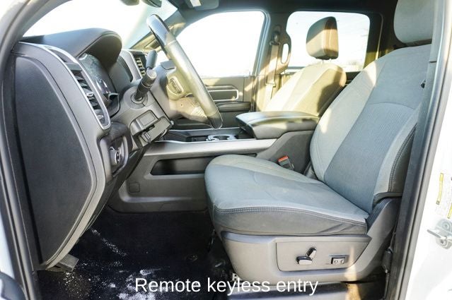 2024 RAM 2500 Big Horn Integrated Voice Command w/Bluetooth & Rear Back-U