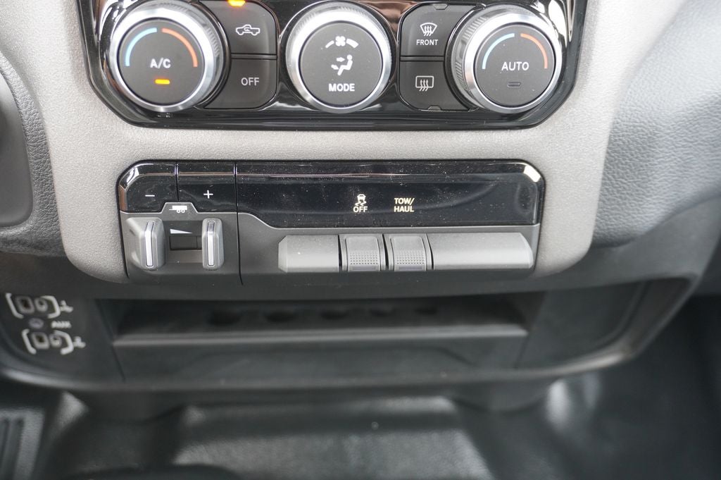 2023 RAM 3500 Tradesman Navigation System & 8.4" Touchscreen Display
