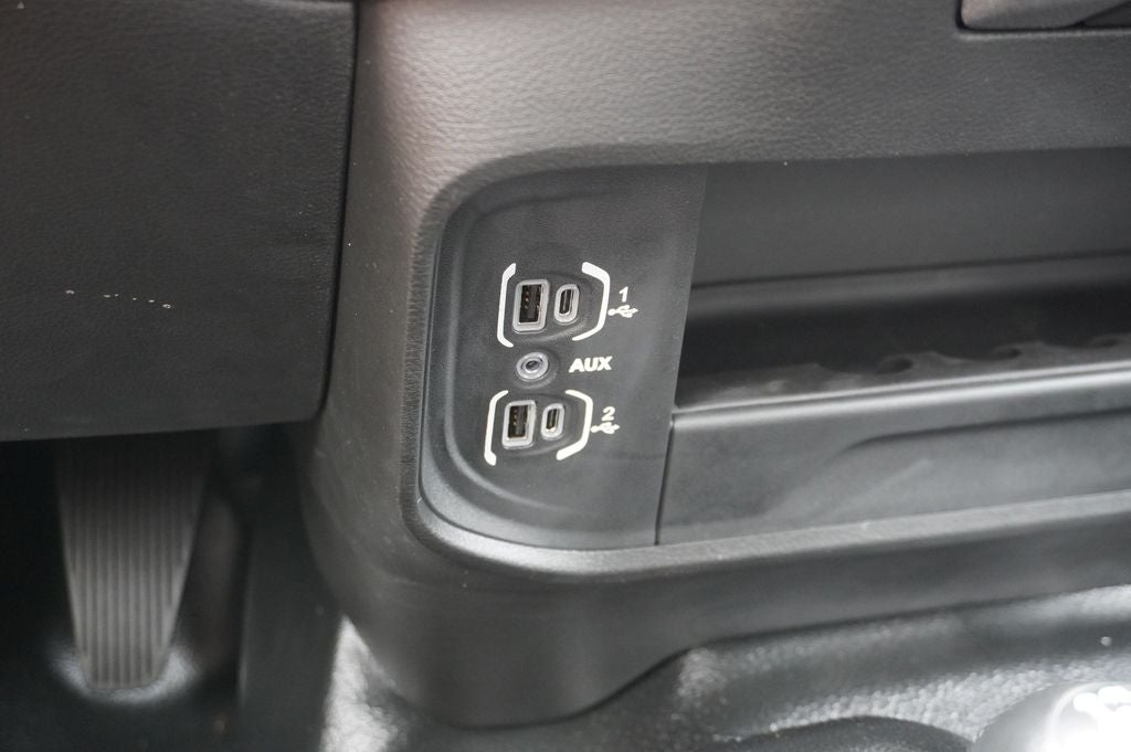 2023 RAM 3500 Tradesman Navigation System & 8.4" Touchscreen Display