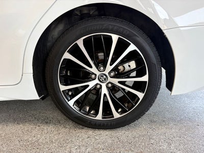 2019 Toyota Camry SE Power Tilt/Slide Moonroof