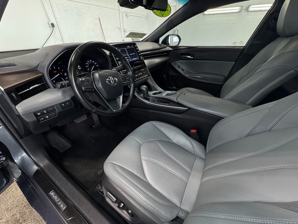 2019 Toyota Avalon XLE Moonroof Package