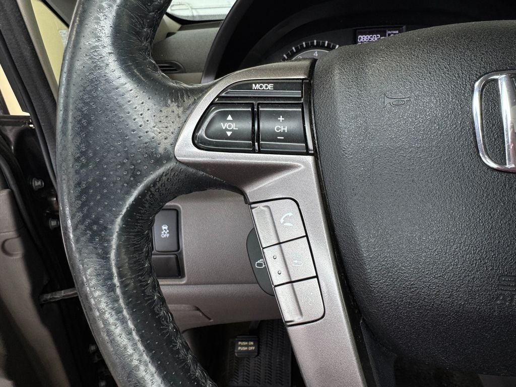 2017 Honda Odyssey EX-L A/V remote Headphones