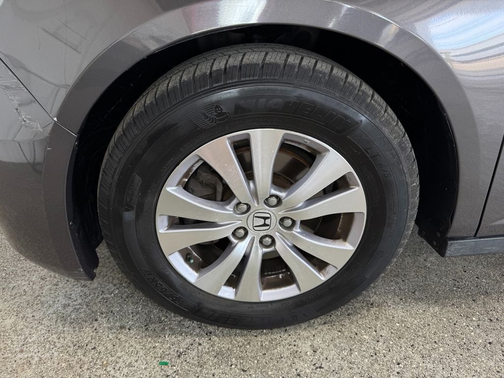 2017 Honda Odyssey EX-L A/V remote Headphones