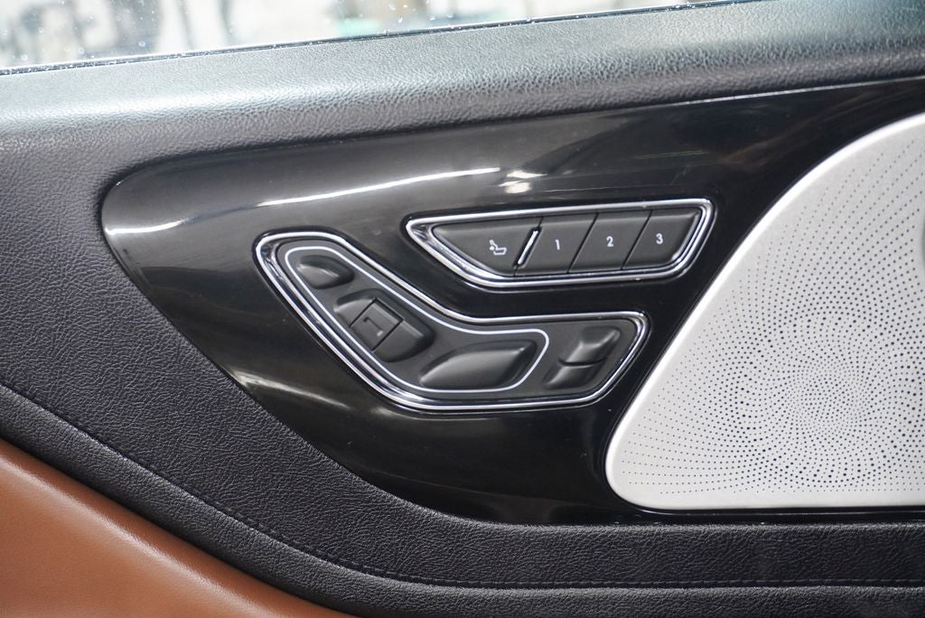 2020 Lincoln Aviator Reserve Panoramic Moonroof & Navigation System