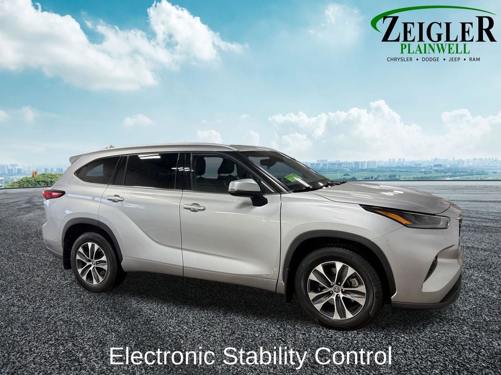 2022 Toyota Highlander Hybrid XLE Power moonroof