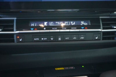 2025 Toyota Sienna XSE Power moonroof & Navigation System