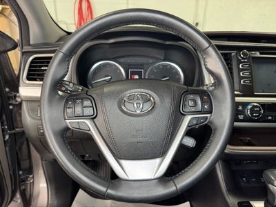 2018 Toyota Highlander XLE Power moonroof