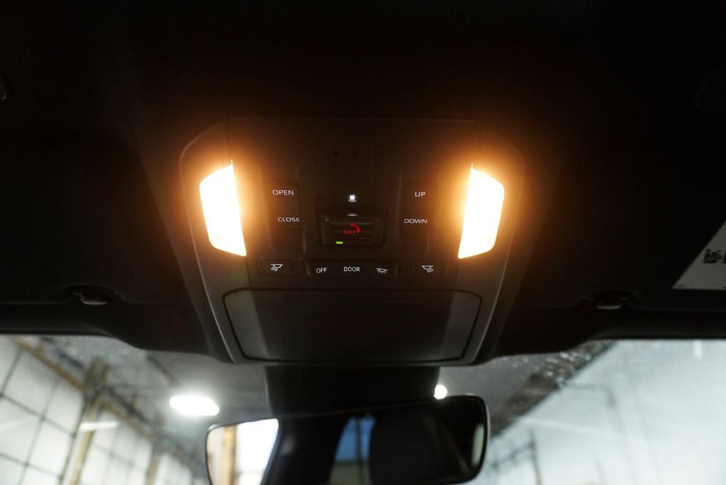 2023 Toyota Highlander XSE Power moonroof & Navigation