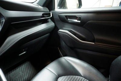 2023 Toyota Highlander XSE Power moonroof & Navigation
